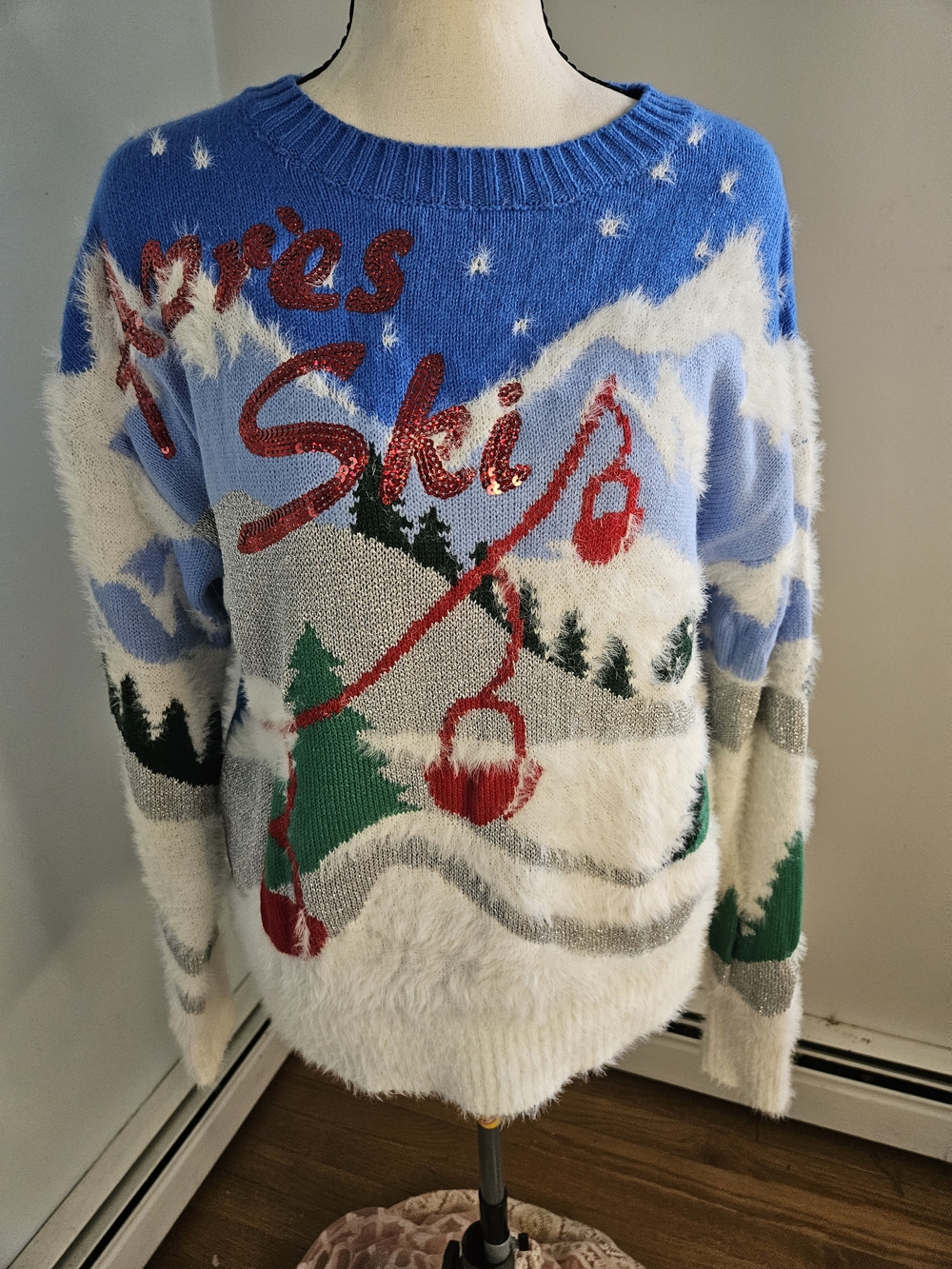 Apr'es Holiday Ski Graphic Crewneck Sweater - Blue, White & Red